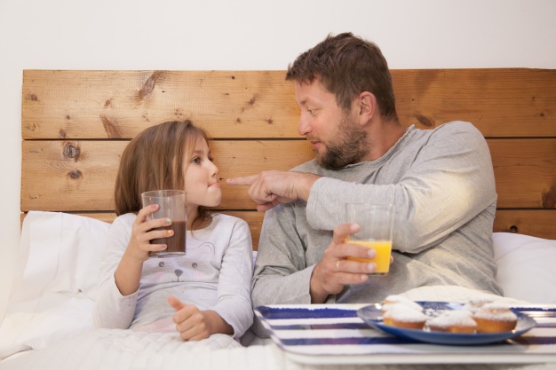 father pointing his daughter s mouth 23 2147624058