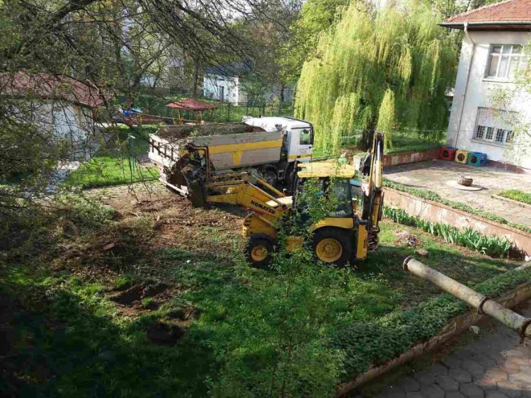 Нова площадка за деца с увреждания